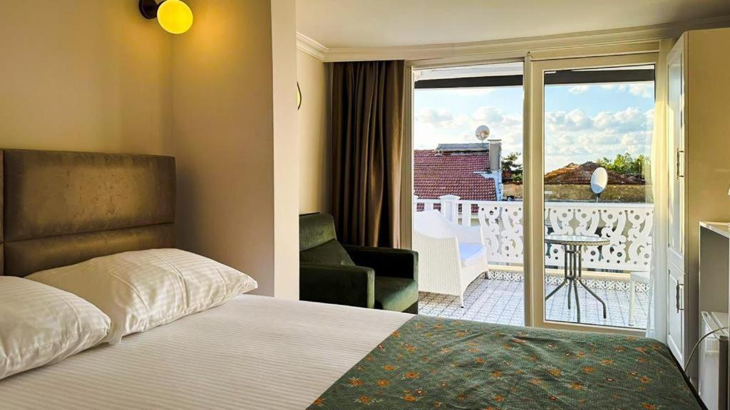 Hi Hotel Ivy Bueyuekada Prinseneilanden Buitenkant foto